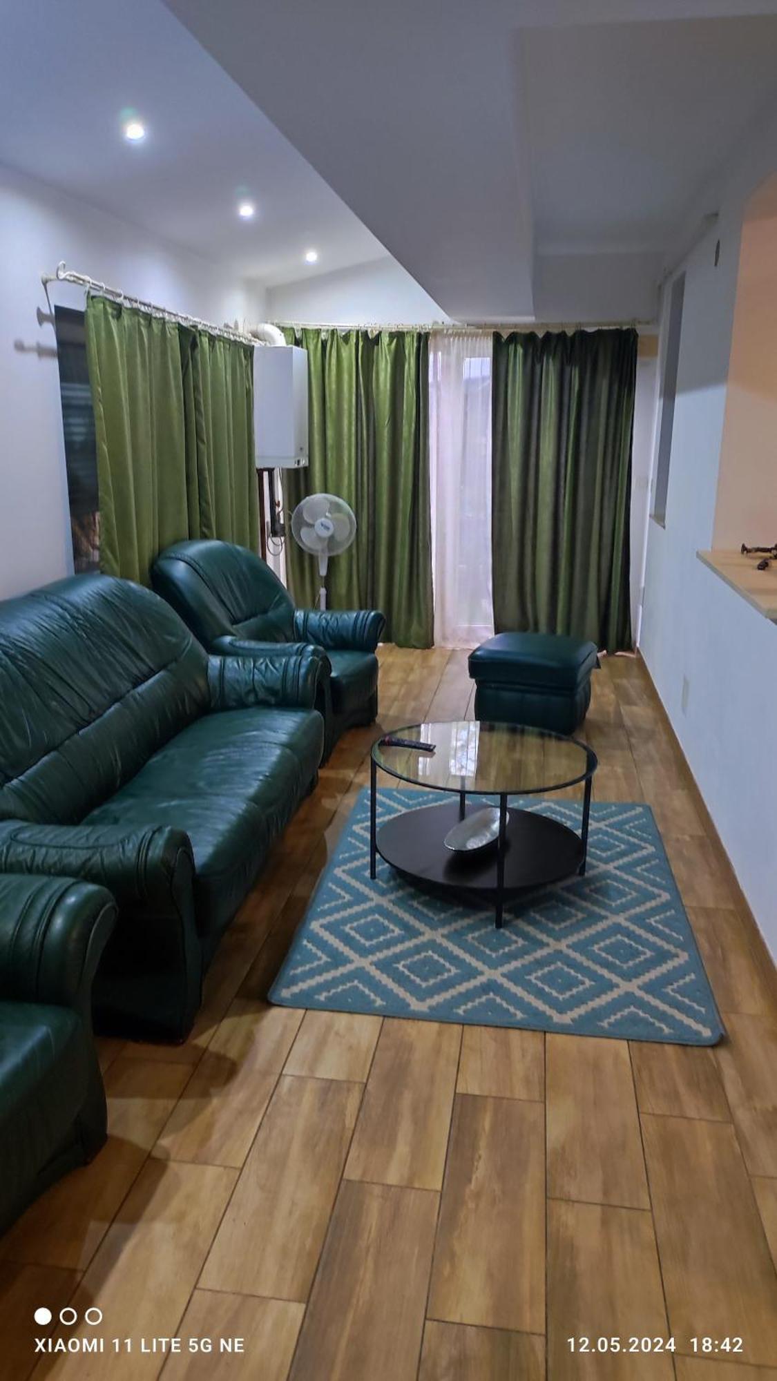 Appartamento Apartament Lenus'K Bucarest Esterno foto